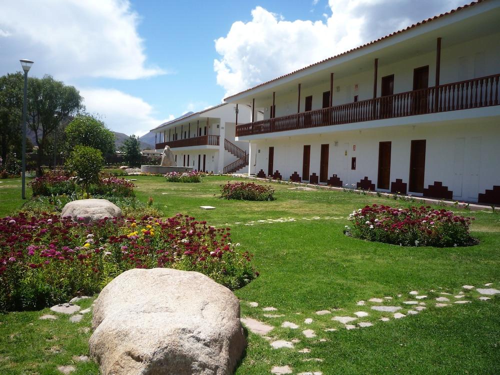 Hotel Agustos Урубамба Екстериор снимка