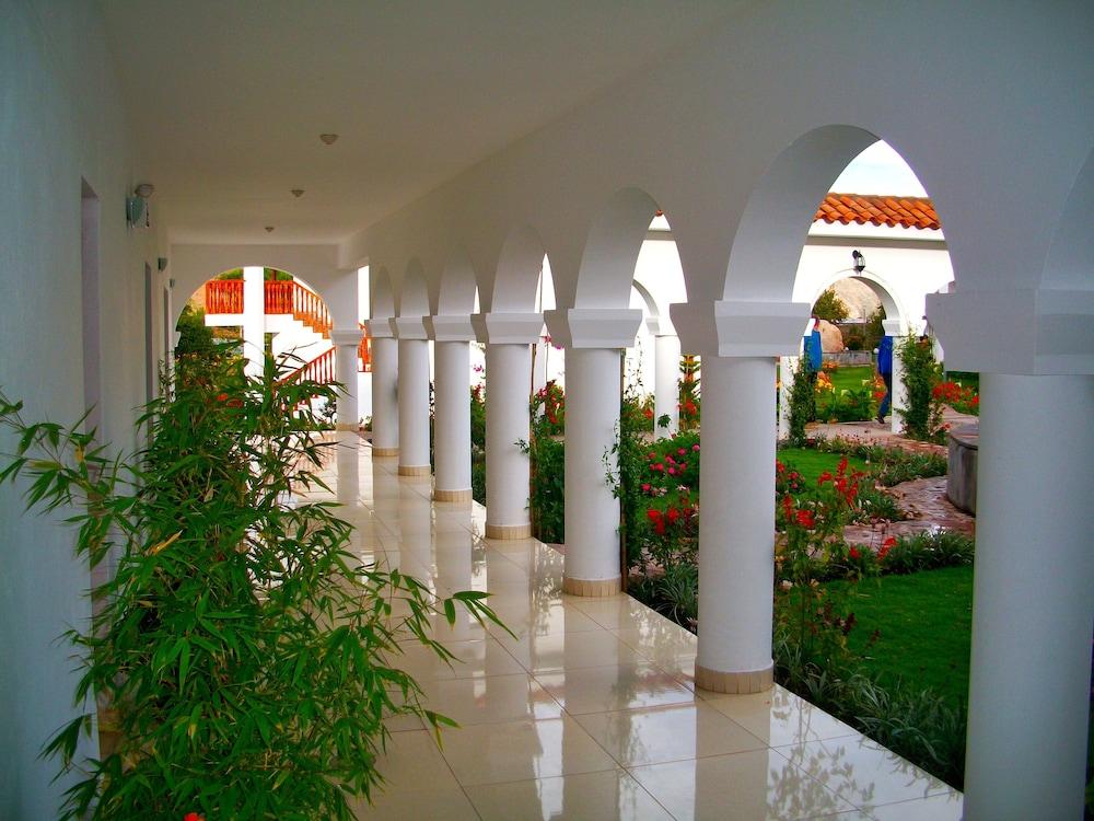Hotel Agustos Урубамба Екстериор снимка