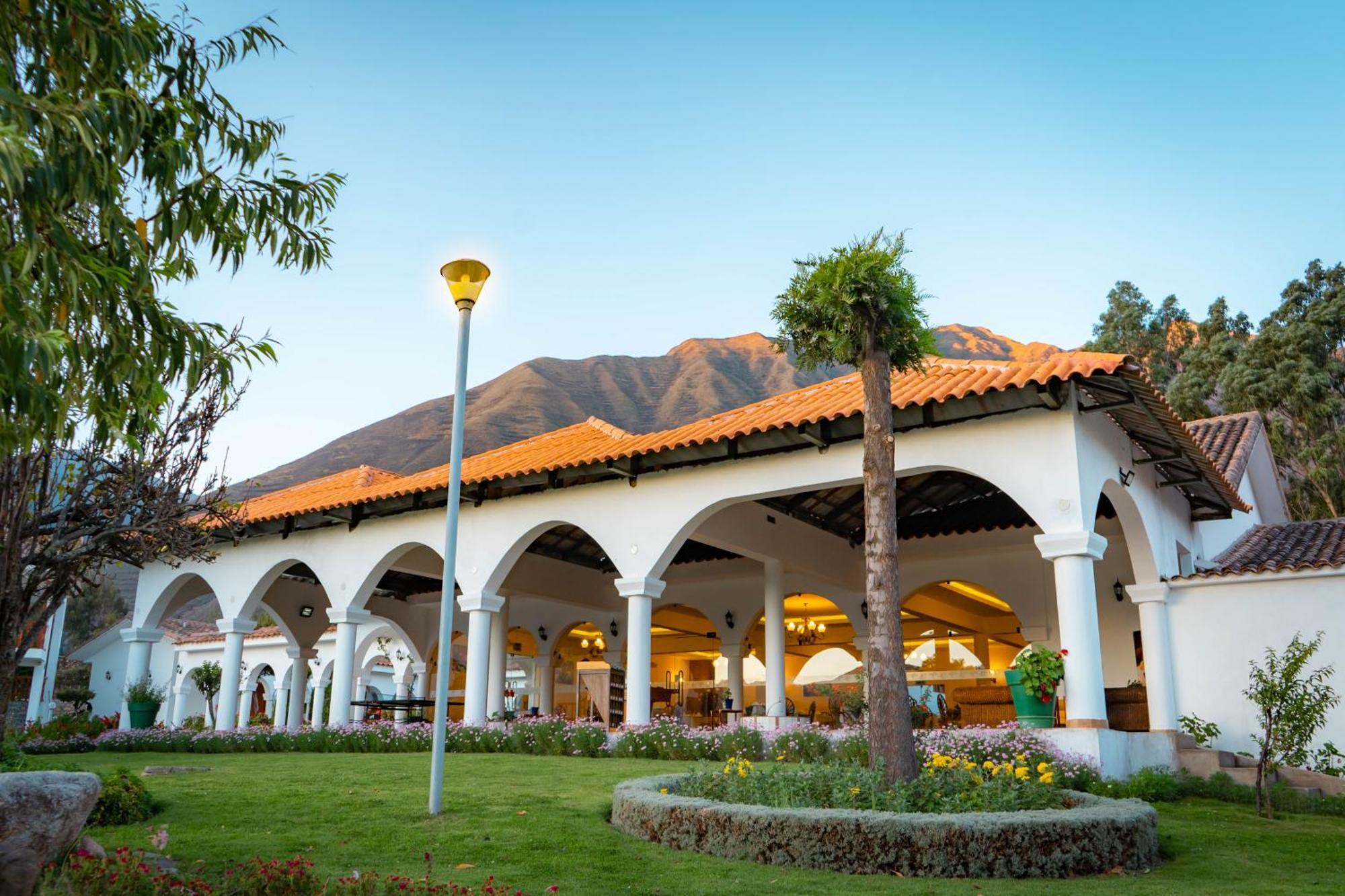 Hotel Agustos Урубамба Екстериор снимка