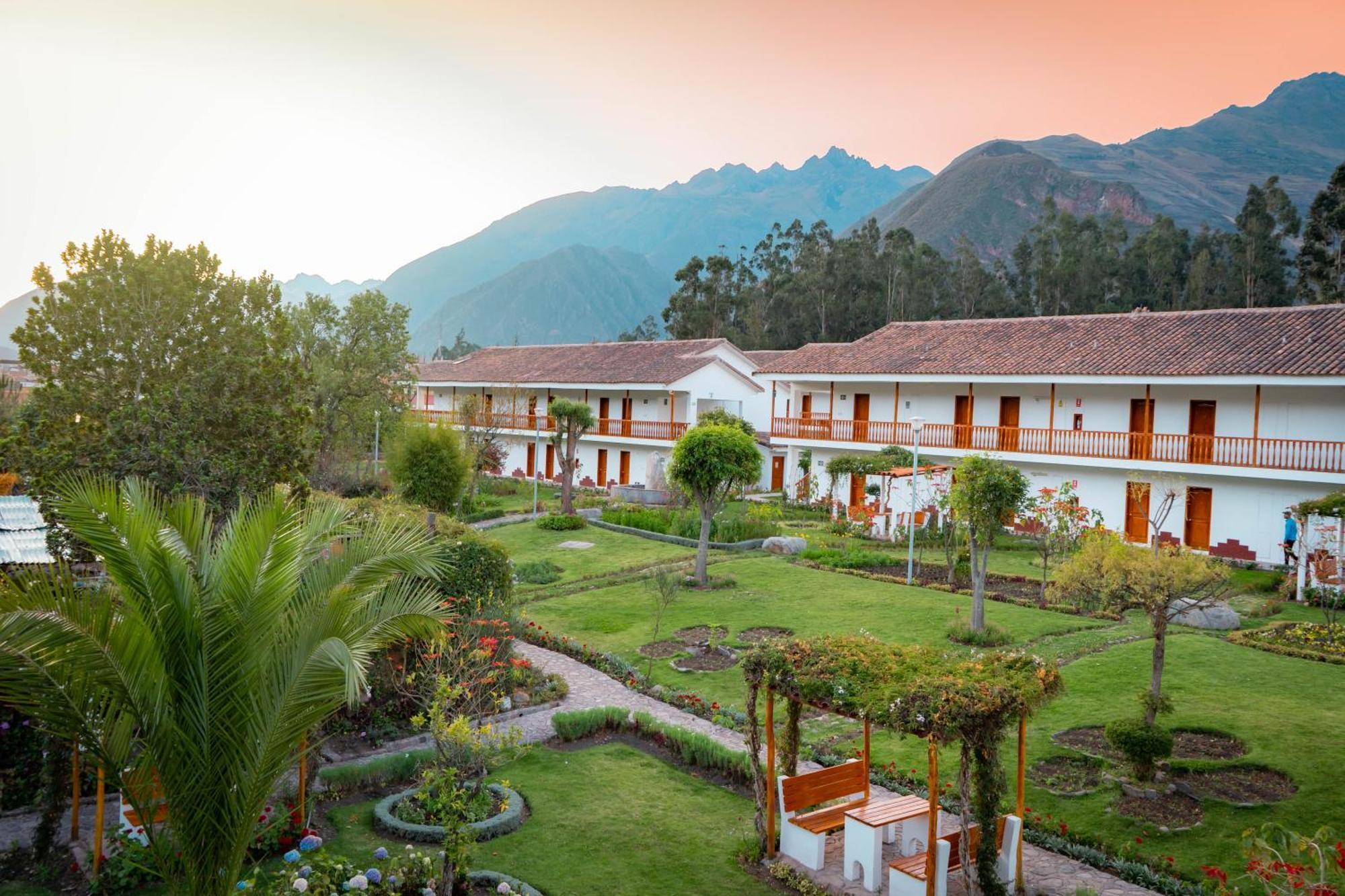 Hotel Agustos Урубамба Екстериор снимка
