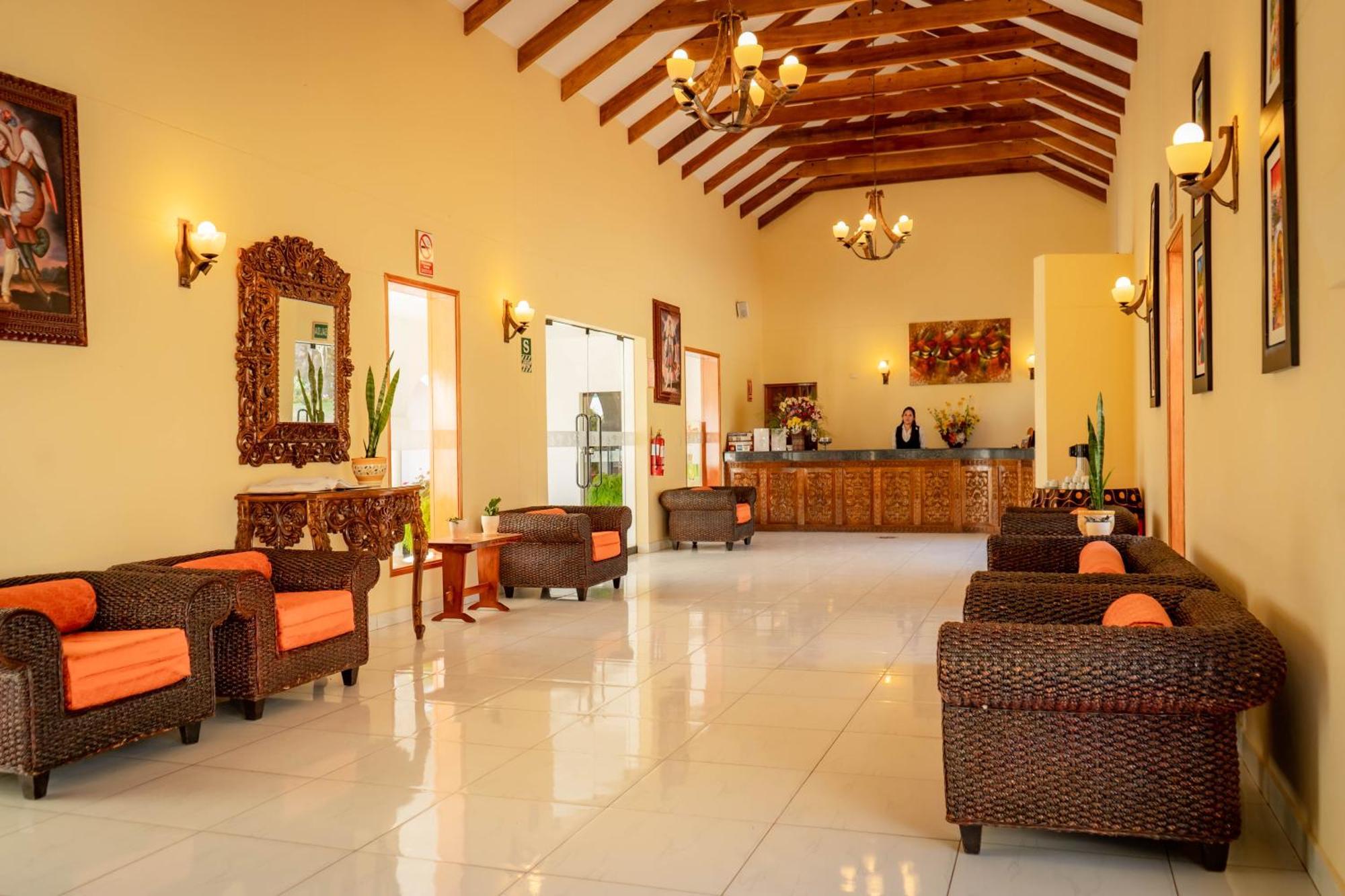 Hotel Agustos Урубамба Екстериор снимка