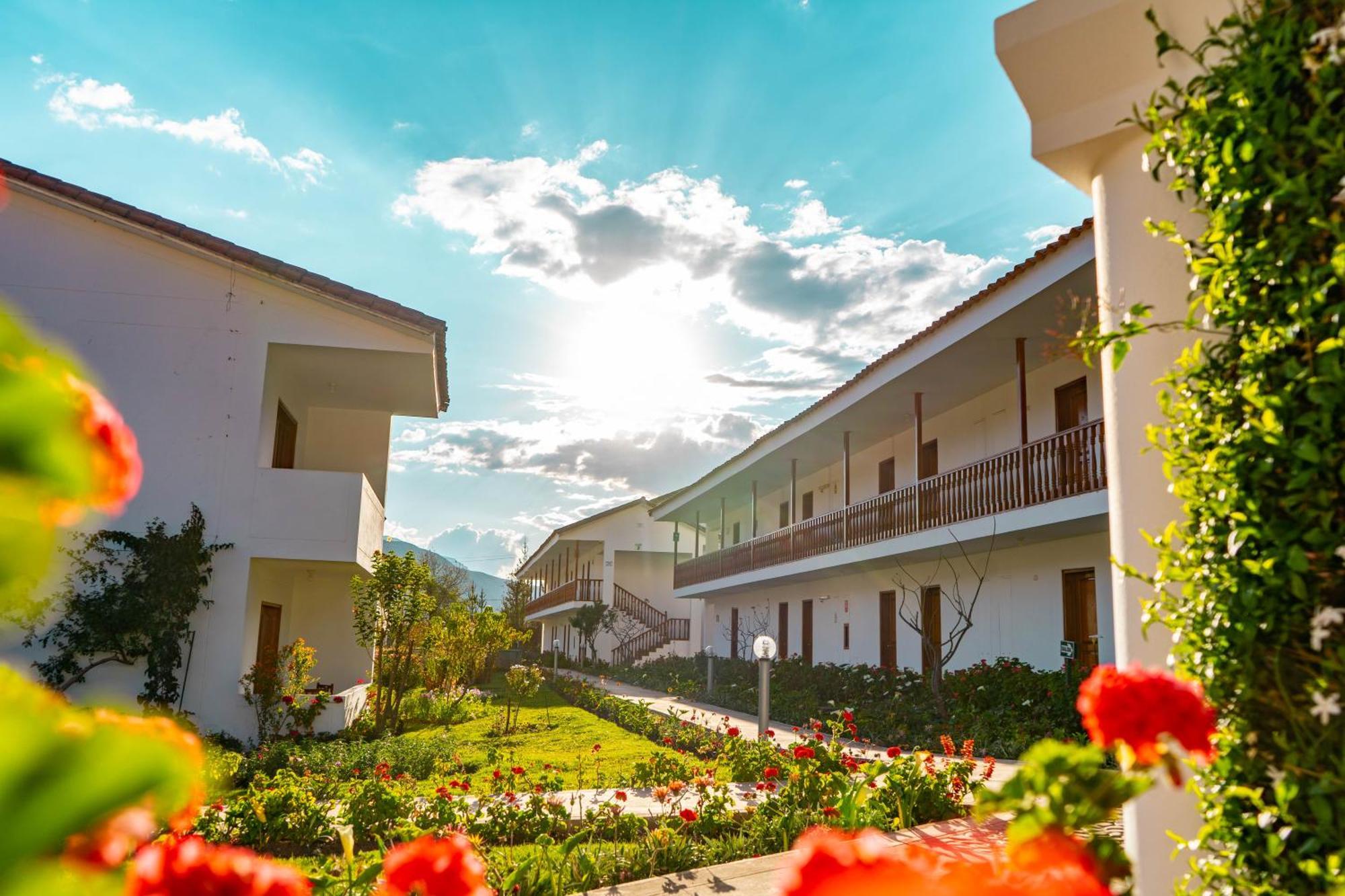 Hotel Agustos Урубамба Екстериор снимка
